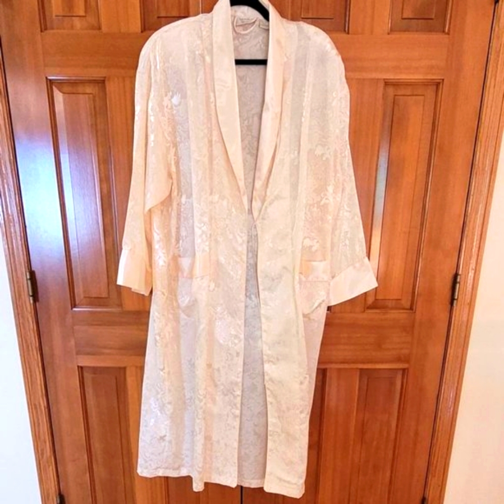 Victoria's Secret Cream Robe - M/L - Picture 2 of 7